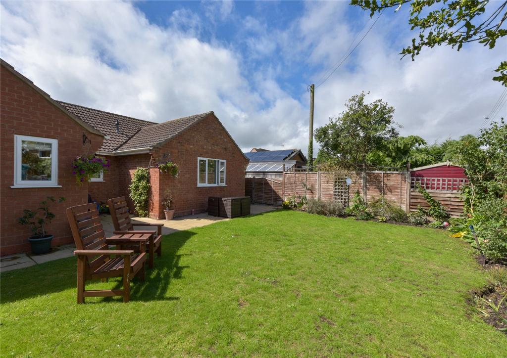 3 bedroom bungalow for sale in Lower Broadheath, Worcester