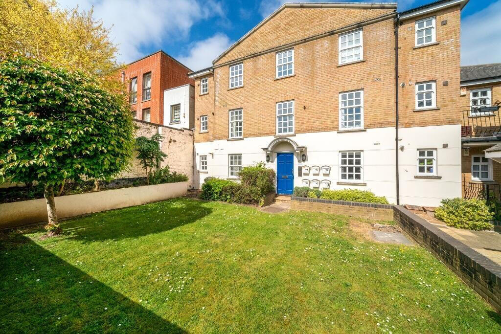 Main image of property: Albany Mews, Islington, N1