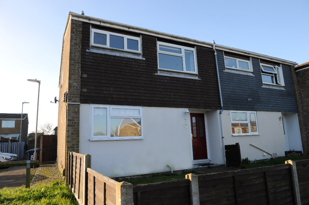 3 bedroom end of terrace house for sale in Howitts Gardens, St. Neots