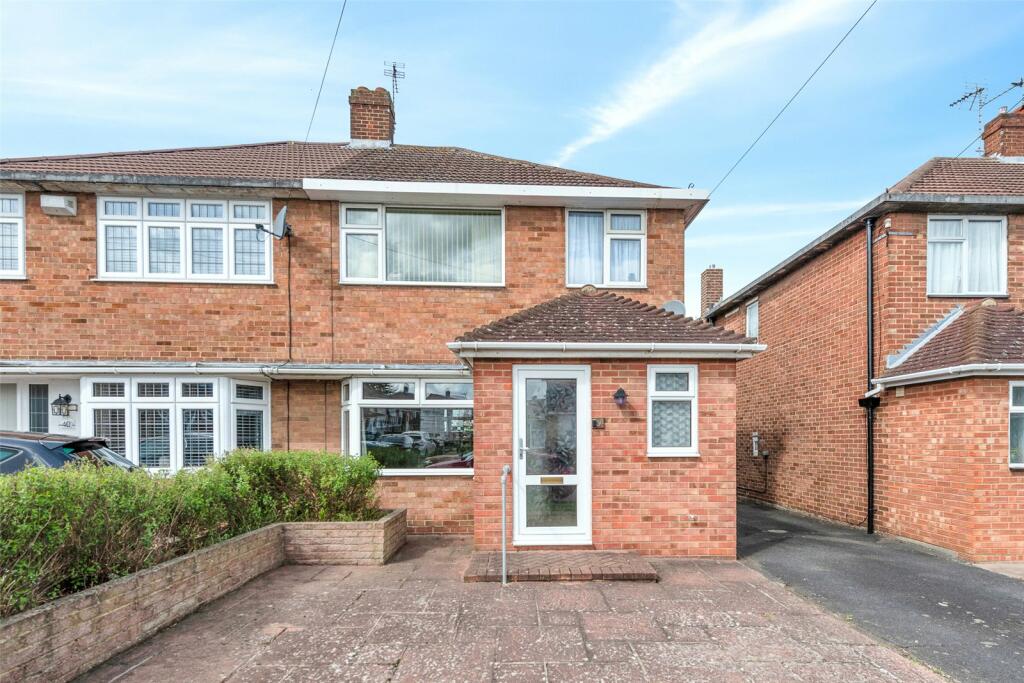 3 bedroom semidetached house for sale in Swaledale Road, Dartford, DA2