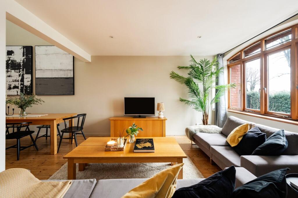 Additional property image - Montague Place, Bristol