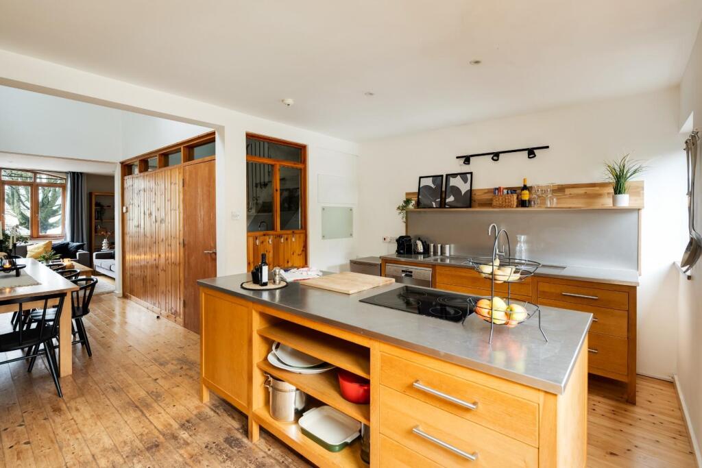 Additional property image - Montague Place, Bristol