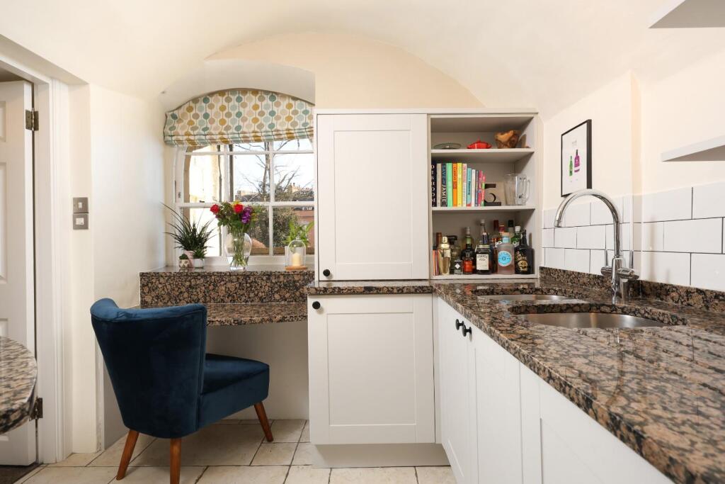 Additional property image - Cornwallis Grove, Clifton, Bristol