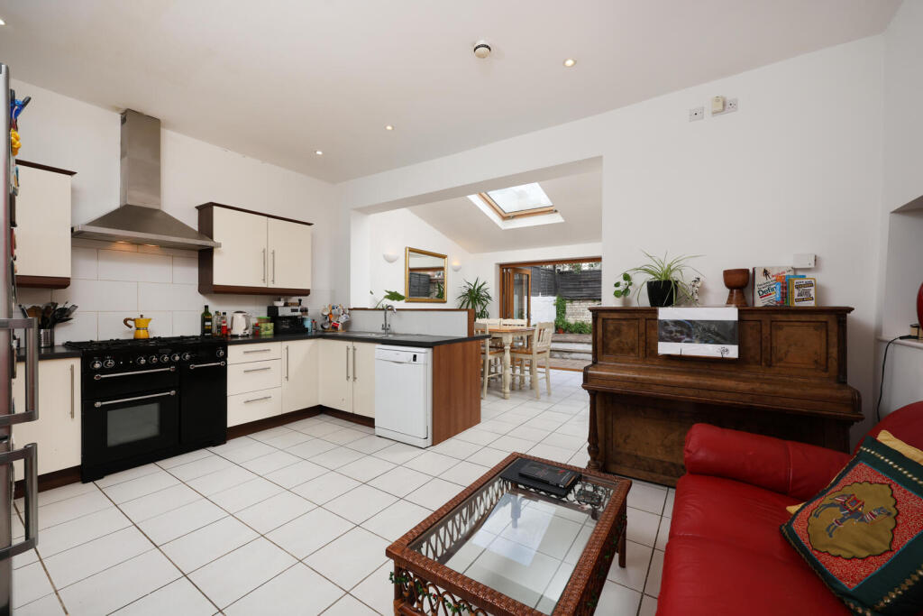 Main image of property: Raglan Road, Bishopston