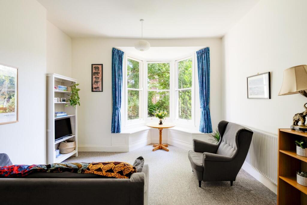 Main image of property: Hall Floor Flat, 30 West Park, Bristol