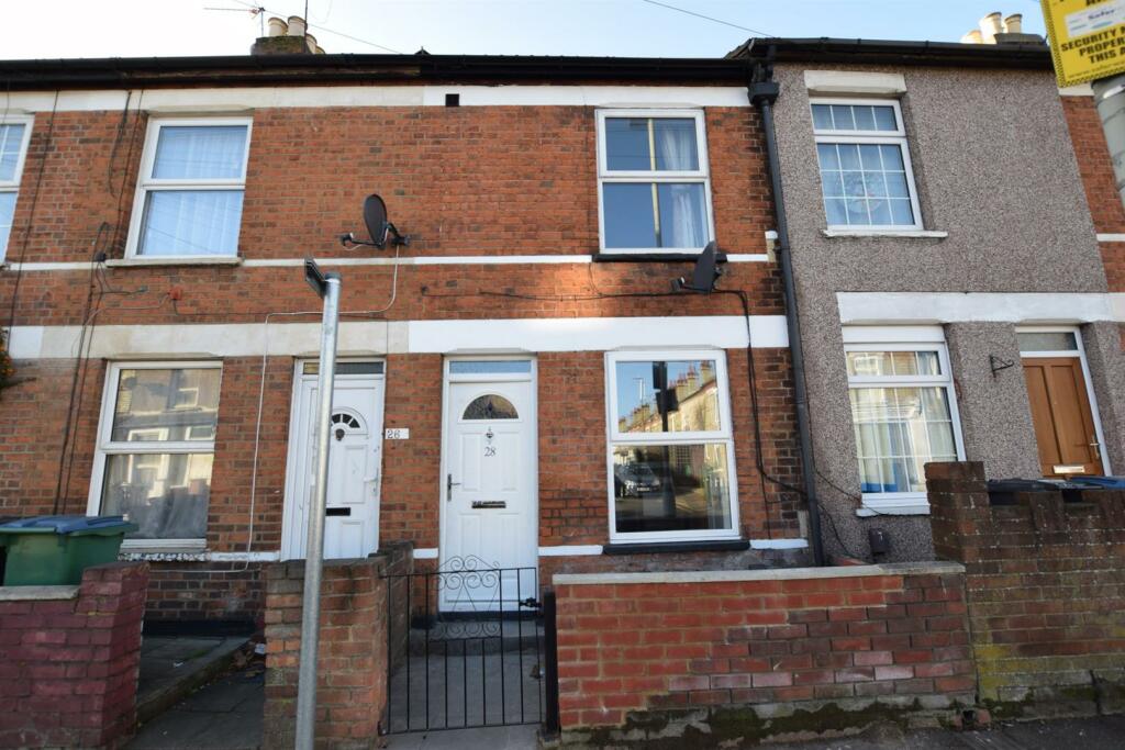 2 bedroom terraced house for rent in Merton Road, Watford