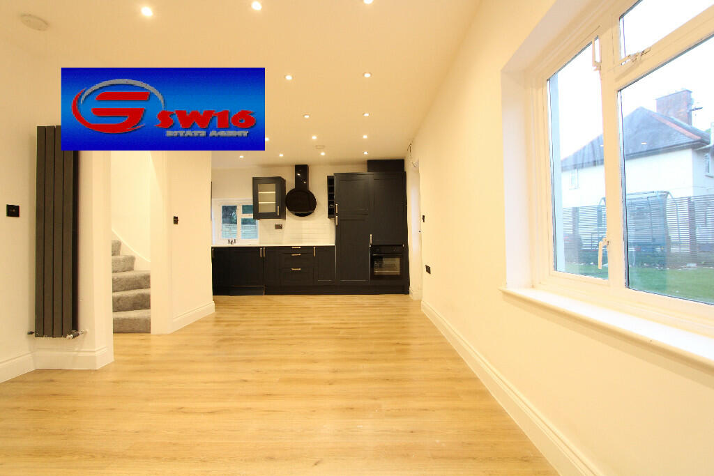 4 bedroom town house for rent in Buckingham Avenue, London, CR7