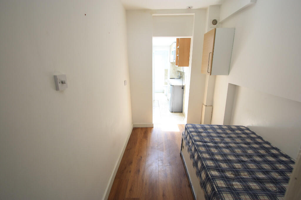 Main image of property: Lymington Close, London, SW16
