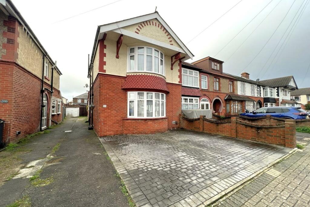 3 bedroom end of terrace house for sale in Chatsworth Avenue, Cosham, Portsmouth, Hampshire, PO6 2UN, PO6
