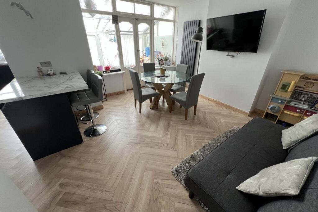 Main image of property: Hilary Avenue, Drayton, Portsmouth, Hampshire, PO6 2PR