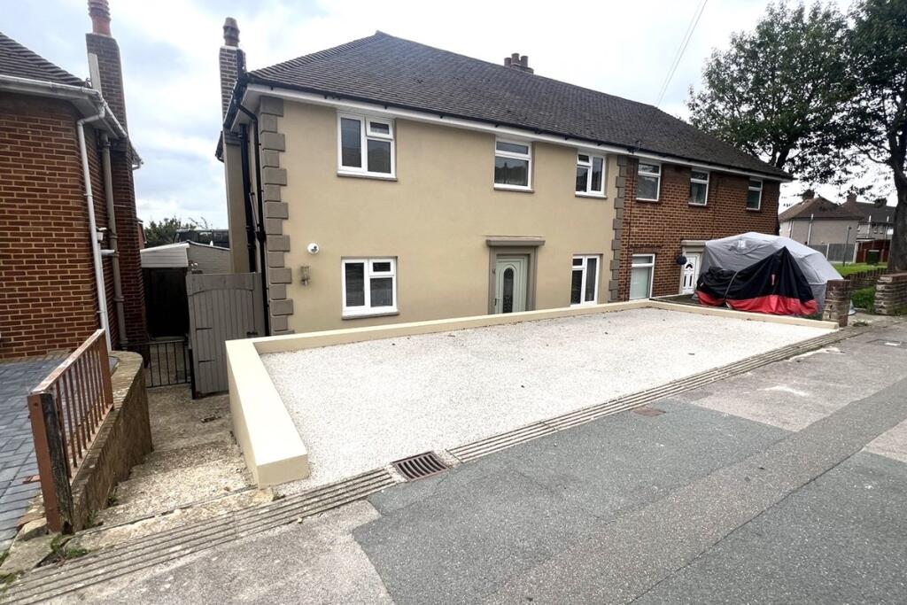 Main image of property: Peterborough Road, Wymering, Portsmouth, Hampshire, PO6 3LB