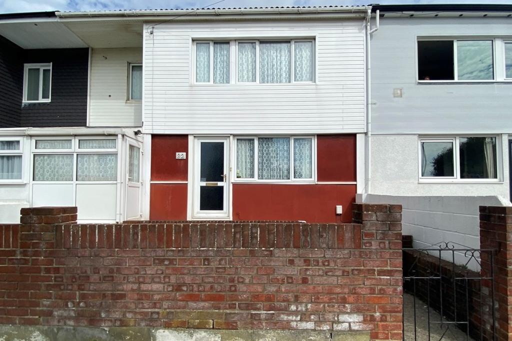 3 bedroom terraced house for sale in Allaway Avenue, Paulsgrove