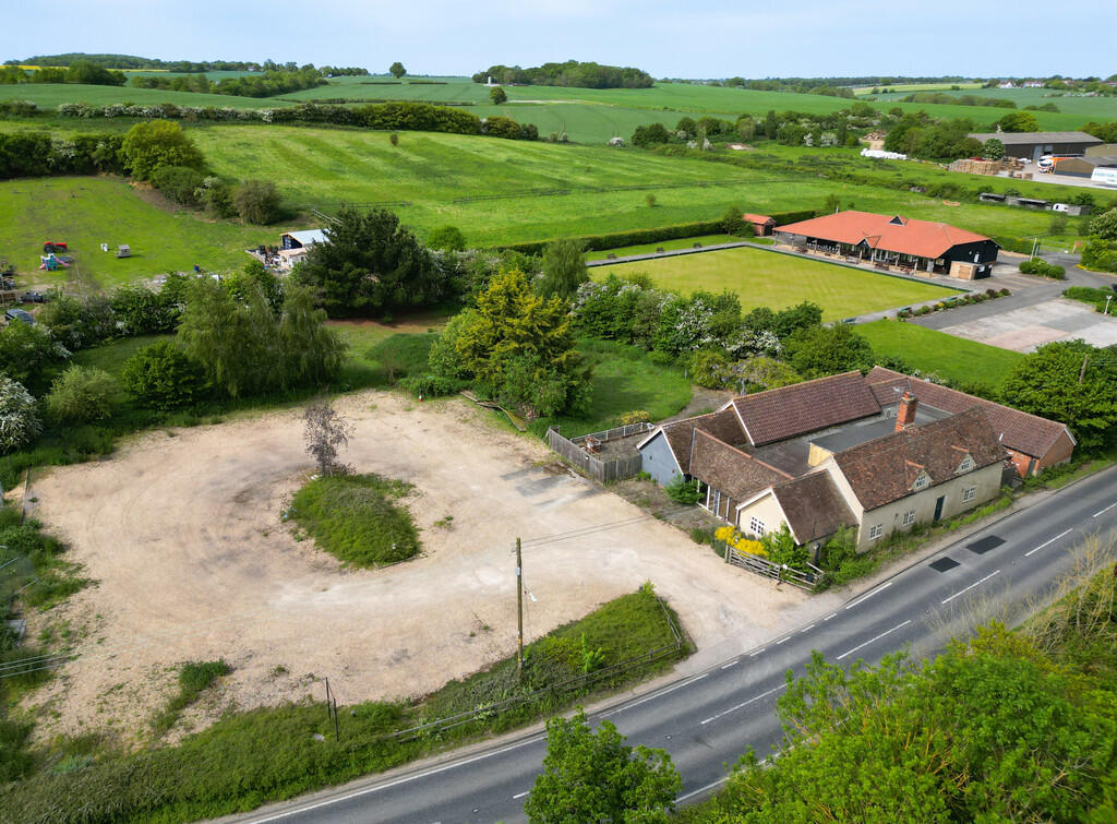 4 bedroom detached house for sale in Stone Street, Hadleigh, IP7