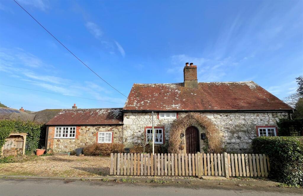 4 bedroom cottage for sale in Brighstone, Isle of Wight, PO30
