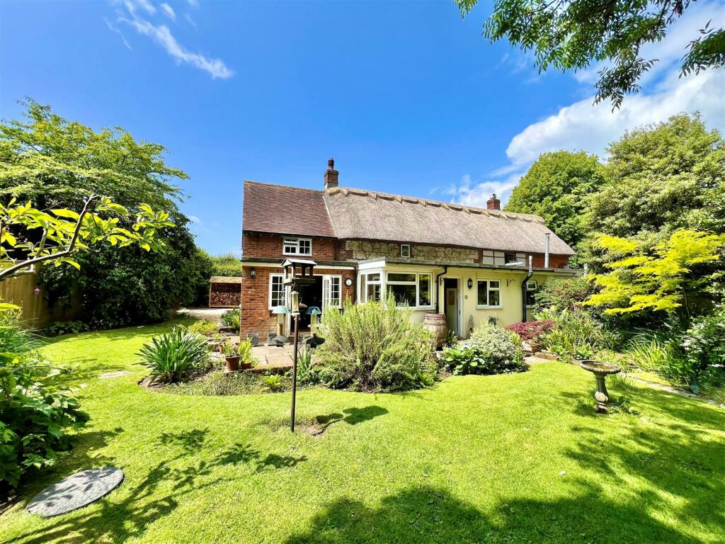 3 bedroom semidetached house for sale in Blackwater, Isle of Wight, PO30