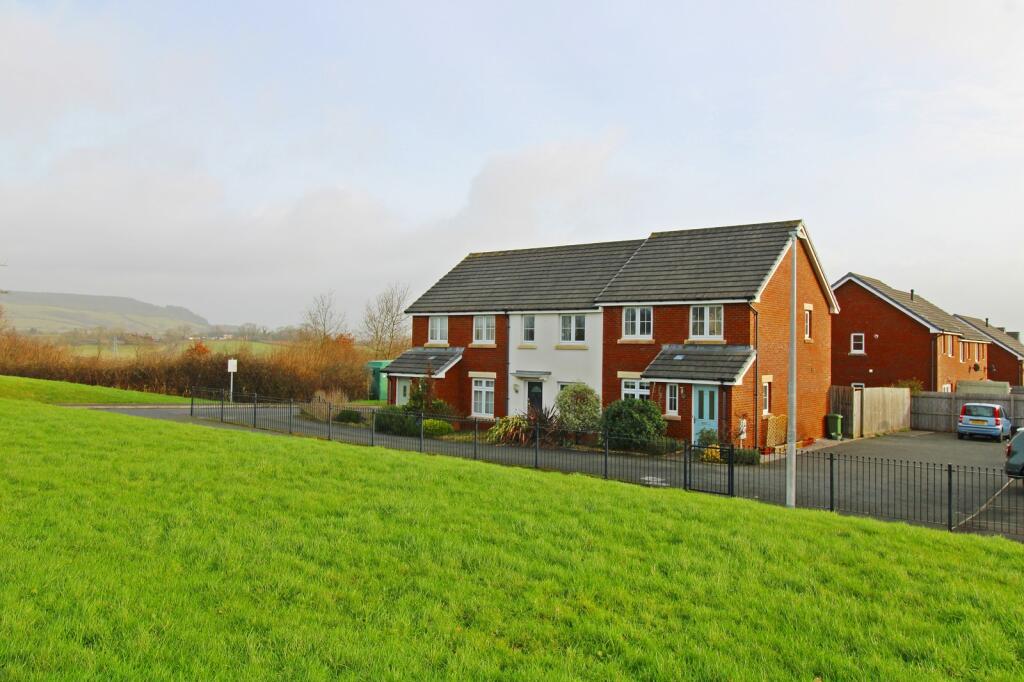 3 bedroom end of terrace house for sale in Bryn Celyn, Llanharry