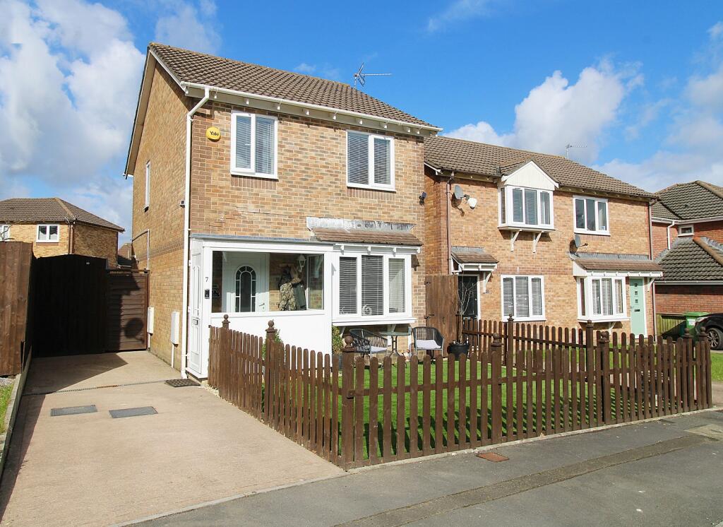 3 bedroom detached house for sale in Stryd Silurian, Llanharry