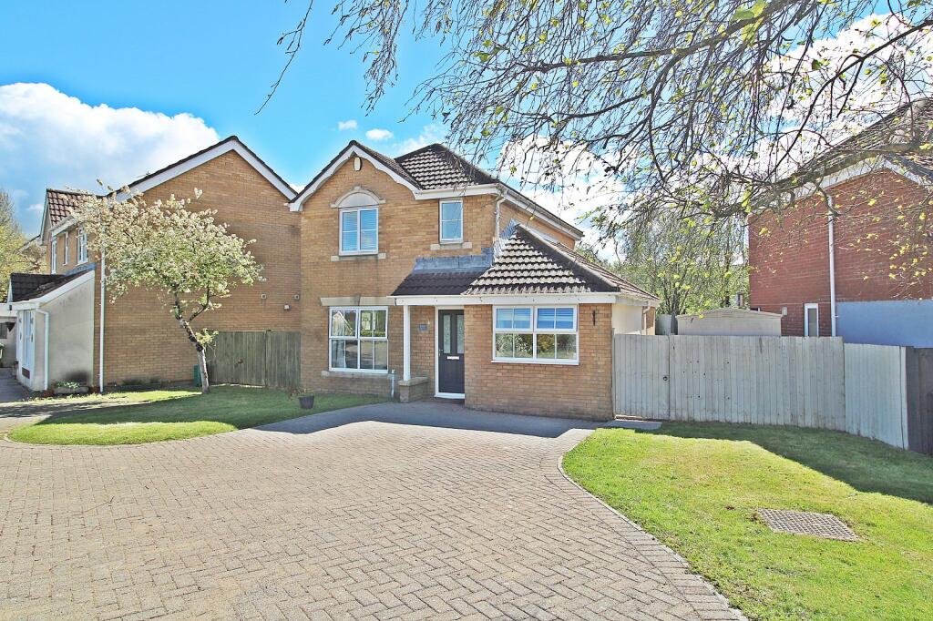 3 bedroom detached house for sale in Colliers Avenue, Llanharan