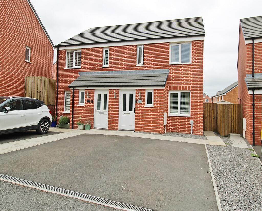 2 bedroom semidetached house for sale in Erw Dol, Llanilid, Bryncae