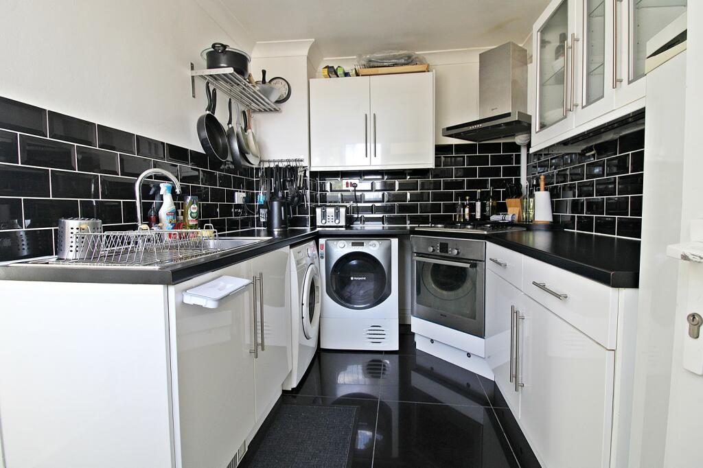 Additional property image - Heol Y Coed, Pontyclun, Rhondda Cynon Taff. CF72 9AS