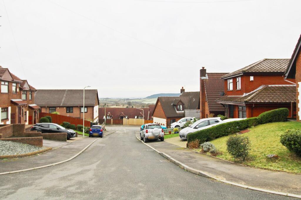 Additional property image - Hafod Wen, Tonyrefail, Porth, Rhondda Cynon Taff. CF39 8LB