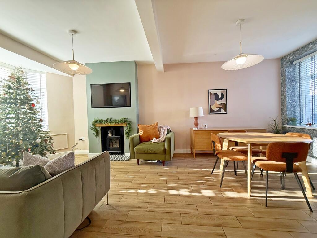 Main image of property: The Avenue, Tonyrefail, Porth, Rhondda Cynon Taff. CF39 8PR