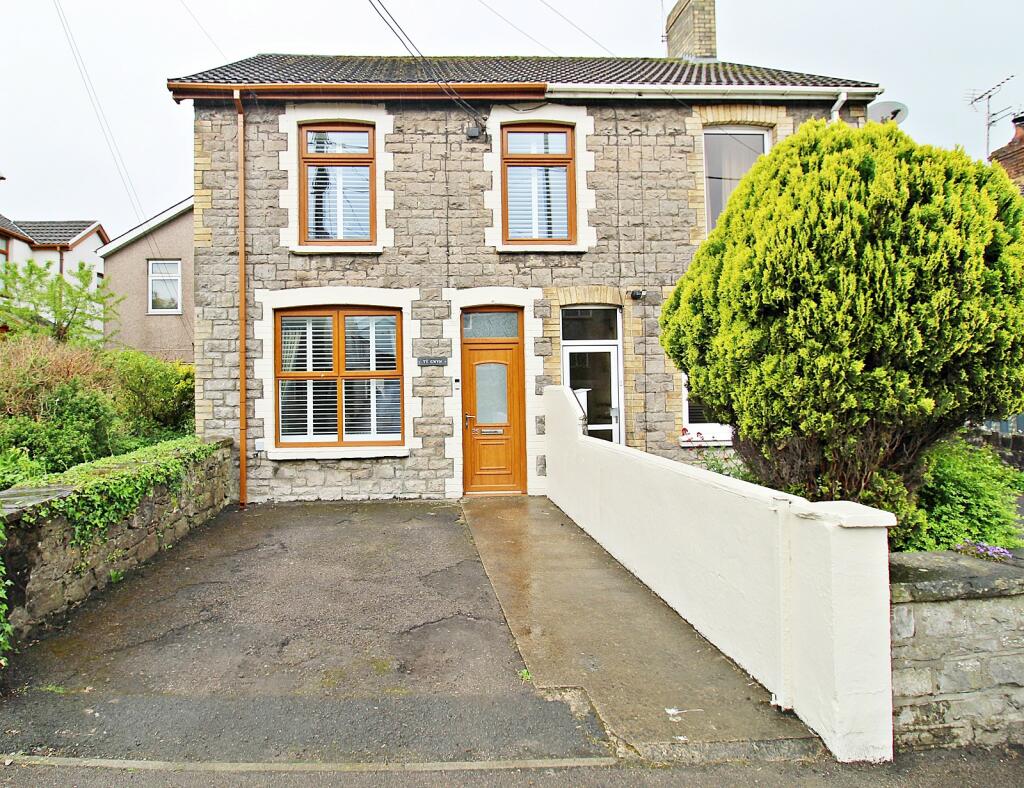 3 bedroom semidetached house for sale in Cowbridge Road, Brynsadler