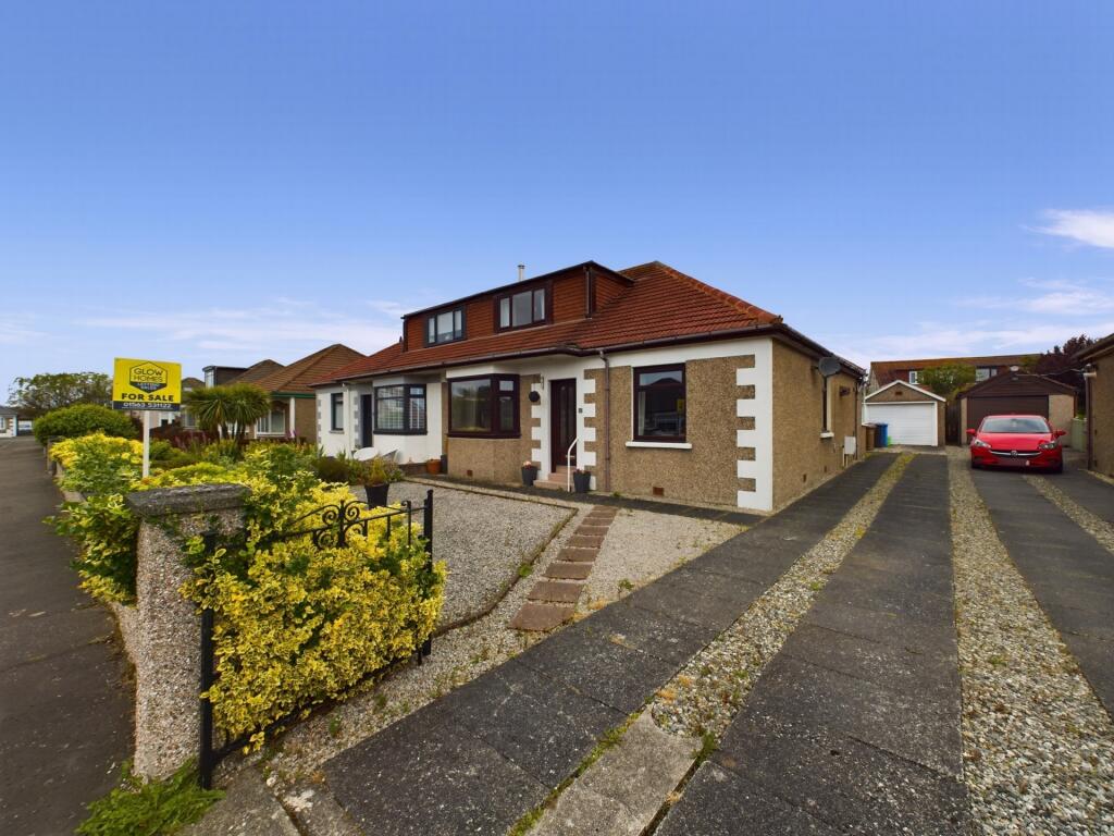 4 bedroom semidetached bungalow for sale in Dykesfield Place