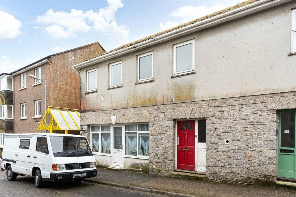 3 bed terraced flat in Penzance town.