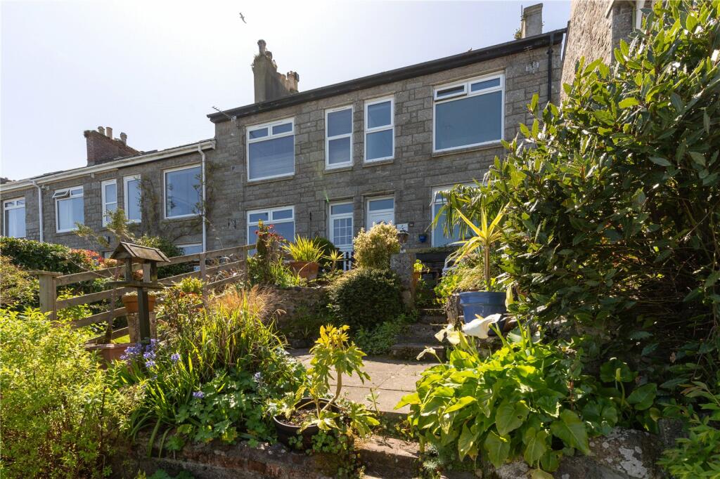2 bed end of terrace with sea views in Newlyn