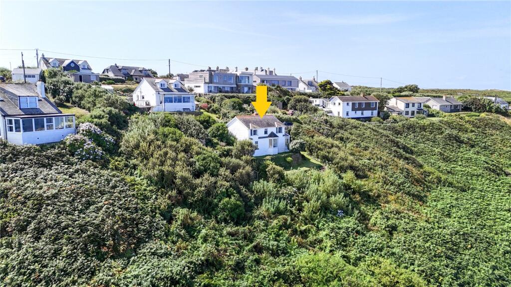 3 bedroom detached in Sennen with sea views 