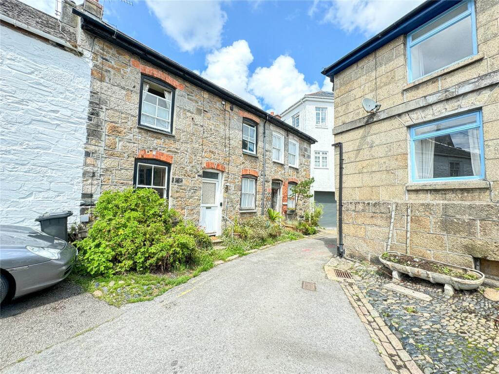 3 bedroom end of terrace in Newlyn needing some work.