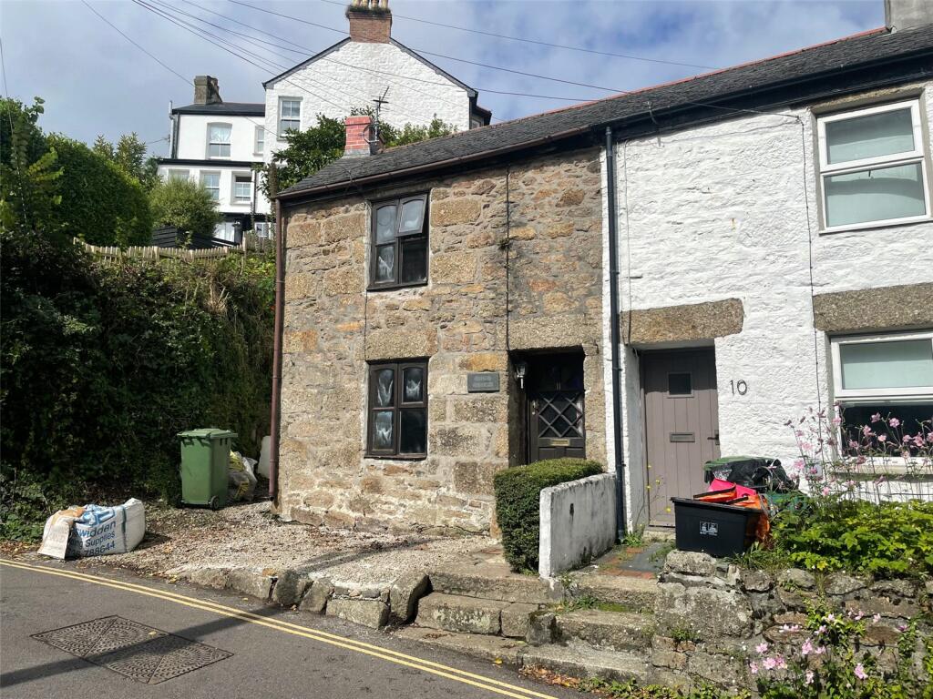 2 bedroom end of terrace house in Newlyn great first time buy.