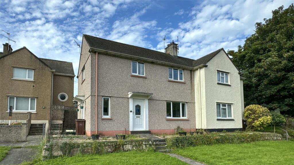 3 bedroom semi detached house in Alverton near primary school