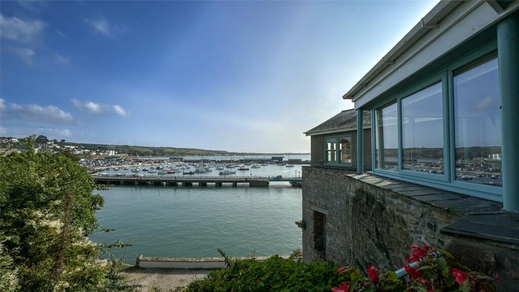 3 bedroom apartment in Penzance amazing sea views