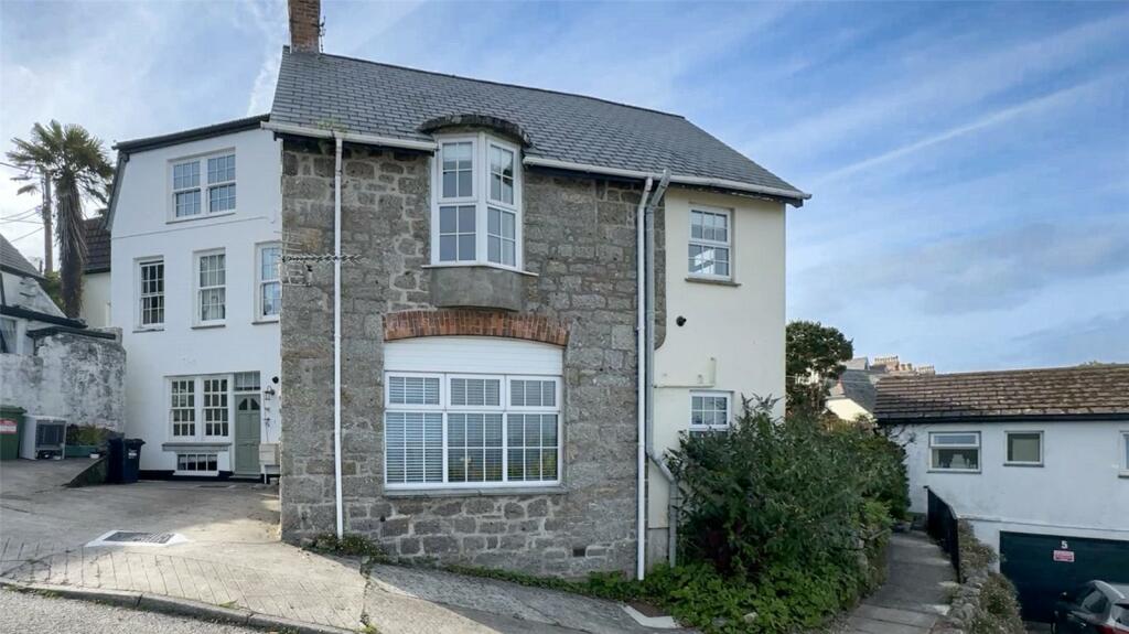 2 bedroom apartment in Newlyn