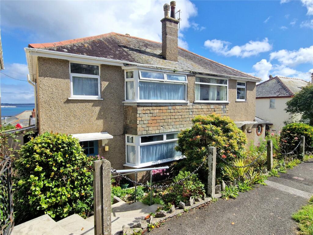 4 bedroom house in Newlyn with sensational sea views great location