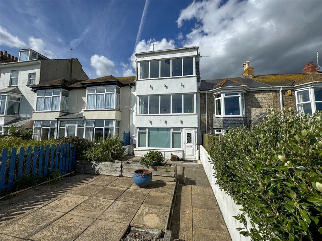 6 bedroom terraced house in Penzance with sea views potential for guest house 