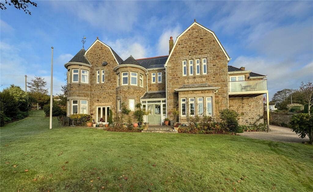 6 bedroom detached house in Penzance sensational views beautiful house large garden