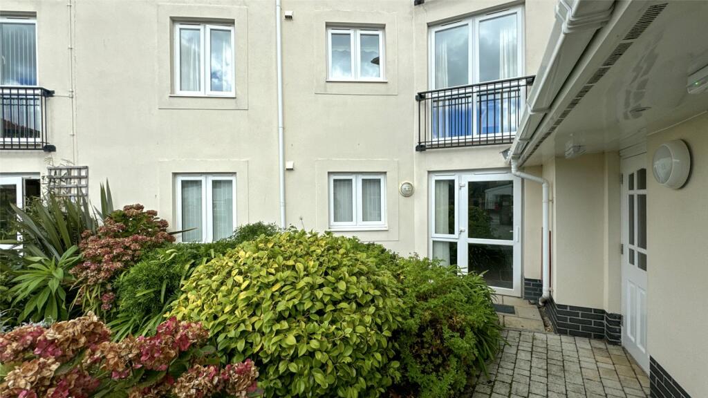 1 bedroom retirement apartment in Penzance no chain 