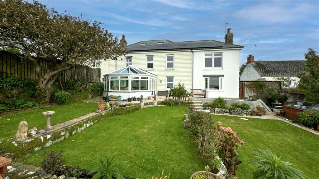 5 bedroom end of terrace in Perranuthnoe near the beach and Prussia Cove