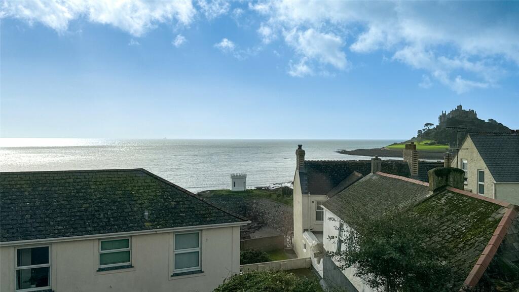 3 bedroom terraced house in Marazion with sensational sea views