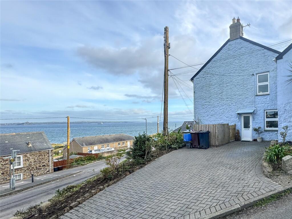 4 bedroom end of terrace in Newlyn with great sea views and panaromic vista