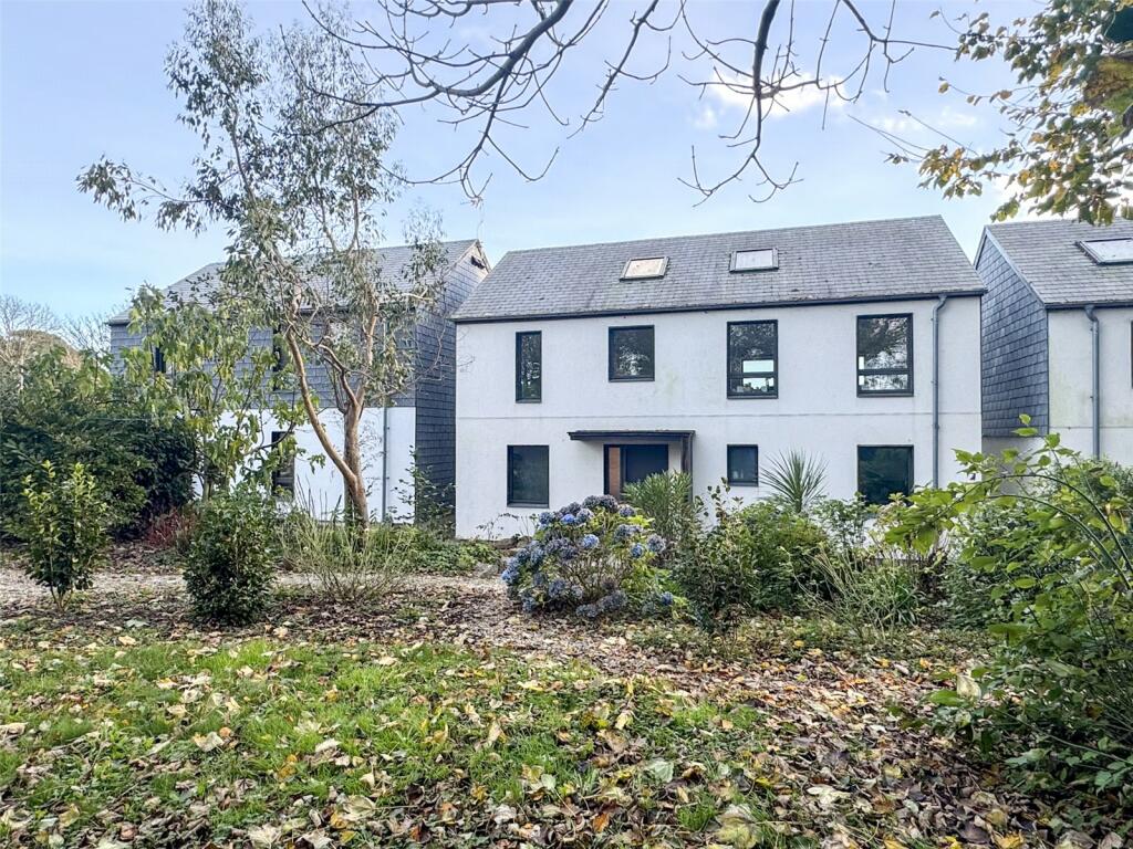 4 bedroom detached house in Penzance