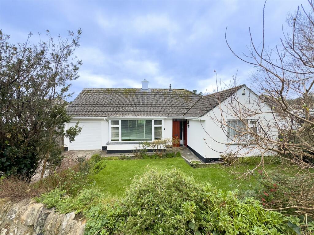 3 bedroom bungalow no onward chain for sale with three bedrooms near Penzance