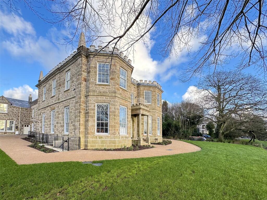 2 bedroom beautiful apartment grade 2 listed in historic georgian building in Penzance