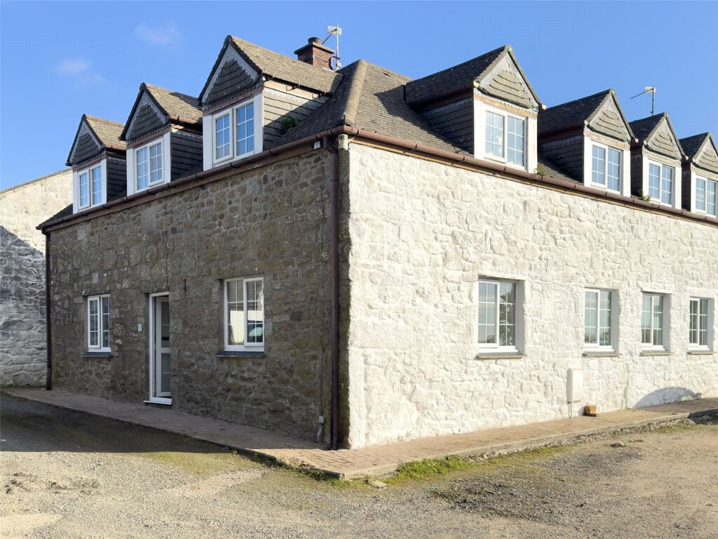 2 bedroom semi-detached house in Newlyn with sea views and in need of some updating