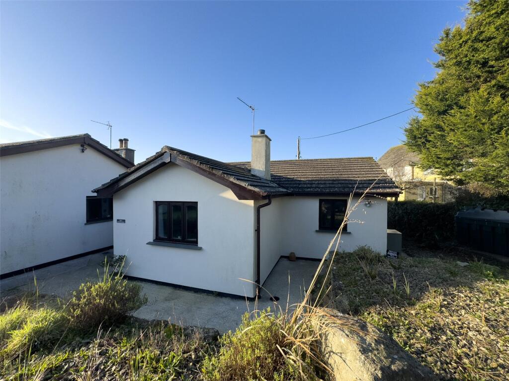 3bedroom bungalow in st buryan with rural views and parking