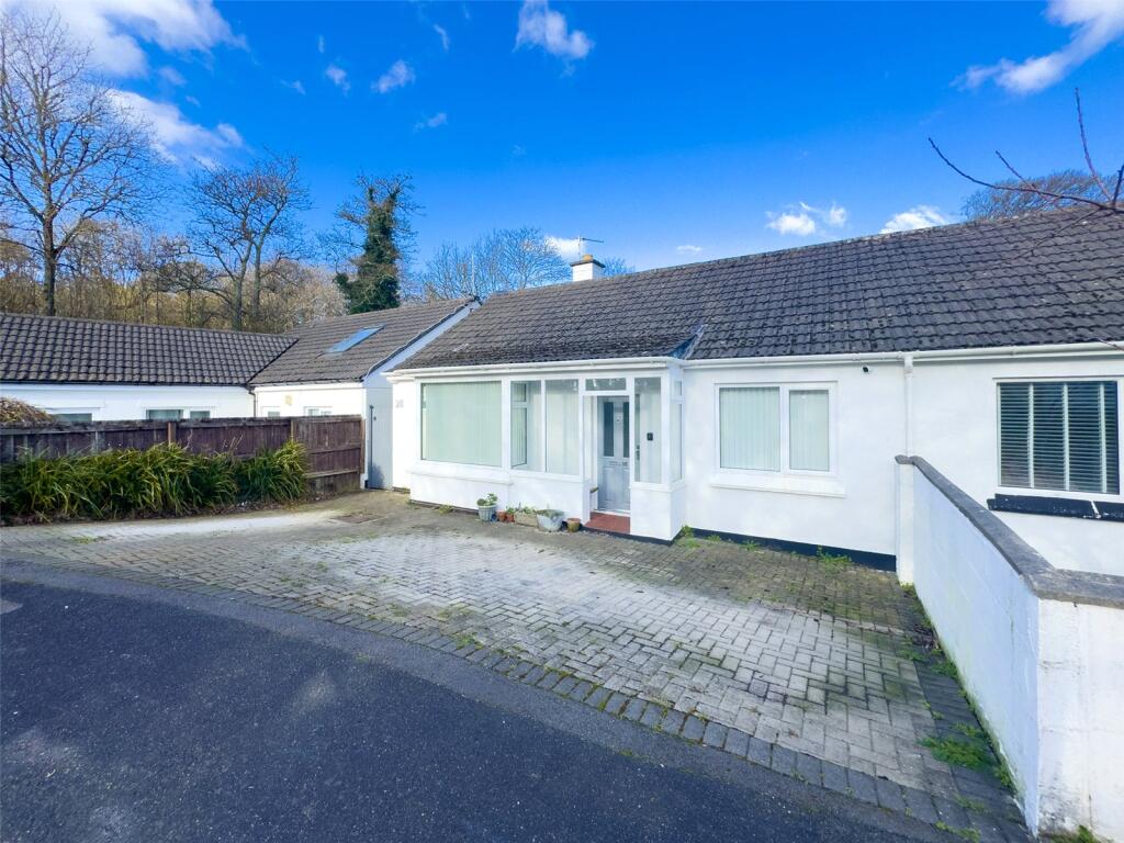 2 bedroom bungalow in Alverton with off road parking