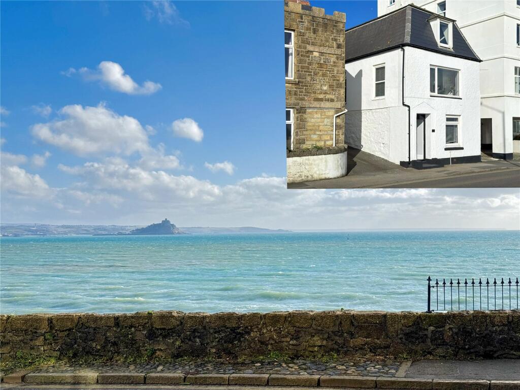 Beautiful detached 4bedroom home a stones throw from the sea near train station and walking promenade.